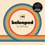 Weiße Fläche mit einem Regenbogen-Design, zentral: "belooped by De-Phazz", Logo und Text über Jazzklassiker.