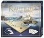 „NAUTILUS – Das taktische Abenteuer auf hoher See“. Ein Segelschiff navigiert ein Spielbrett im Meer, begleitet von einem Wal.