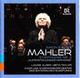 BR Klassik; Simon Rattle; Mahler Symphonie Nr. 2 "Auferstehungssymphonie"; Louise Alder; Beth Taylor; Chor und Symphonieorchester des Bayerischen Rundfunks. Dirigent mit gefalteten Händen.