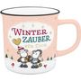 "Winterzauber für dich." Illustration von zwei Schafen im Schnee mit Mütze und Laterne, Tannenbäume im Hintergrund.