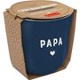 „Papa“ und ein Herz auf einer dunkelblauen Tasse, verpackt in einem Karton mit der Aufschrift „Lieblingsbecher“.