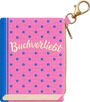 „Buchverliebt" steht auf einer pinken, gepunkteten Tasche mit blauem Rand und goldfarbenem Schlüsselanhänger.