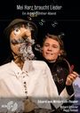 "Mei Harz braucht Lieder. Ein Anton-Günther-Abend." Ein Mann mit einer Marionette, umgeben von Seifenblasen.