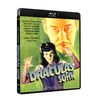 Texte: "Draculas Sohn", "Lon Chaney", Namen von Schauspielern. Illustration: Frau in Angst, darüber ein Mann. Blu-ray Verpackung.