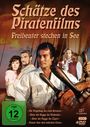"Schätze des Piratenfilms: Freibeuter stechen in See". Altersfreigabe FSK 12. Seemotive mit mehreren Personen, Kapitän am Steuerrad.