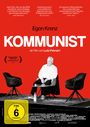 „Egon Krenz KOMMUNIST, ein Film von Lutz Pehnert. FSK ab 6 freigegeben.“ Zwei Sessel und ein Tisch auf rotem Hintergrund.