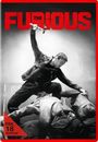 "The Furious" in großen roten Buchstaben. Ein Mann in Lederjacke hebt einen Hammer, während er sich über zwei Personen beugt.