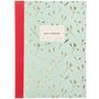 „Notebook, Lay Flat Binding, Dotted Pages, 80 pages...” sind die prominentesten Texte. Das Design ist floral auf mintgrünem Hintergrund mit einem roten Rücken.