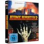 "Atomic Reporter 2" in großer gelber Schrift. Eine gruselige Hand mit Wunden vor einer Industrieanlage bei Nacht. FSK 16.