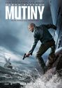 Text: Mutiny, Keine Gnade auf hoher See, Bald nur im Kino. Ein Mann mit Waffe klettert an einem Schiff im Sturm.