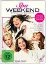 "Spa Weekend: Entspannung auf eigene Gefahr" steht über lachenden Frauen in weißen Bademänteln mit Sekt und Konfetti.