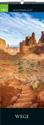 Kalender 2027, WEGE. Rote Felsenlandschaft mit Steinpfad und blauem Himmel.