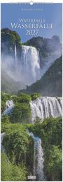 "Waterfalls Wasserfälle 2027" steht oben. Darunter fließt ein großer Wasserfall durch grüne Vegetation.