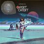 "Caparezza ORBIT ORBIT." Ein Astronaut läuft vor einem Raumschiff, Saturn im Hintergrund. Sci-Fi-Illustration.