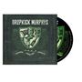 "Dropkick Murphys" oben; "Going Out in Style" unten; grünes Wappen mit Bildern; keltische Muster umrahmen das Design.