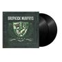 "Dropkick Murphys" und "Going Out In Style" sind in einem grünen Wappen-Design. Zwei schwarze Vinyl-Schallplatten sichtbar.