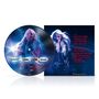 "DORO WILD AT HEART SIDE 1", gefolgt von einer Liste von Songs. Eine rockende Sängerin auf einer Vinylplatte.