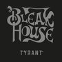Text: "Bleak House", "Tyrant". Grauer Schriftzug auf schwarzem Hintergrund. Stilisiert und eindrucksvoll.
