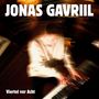 „JONAS GAVRIIL“ oben, „Viertel vor Acht“ unten. Weiche, verschwommene Darstellung einer Person am Keyboard.