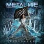 METALITE, DISCOVERY. Eine Frau in silbernem Outfit hält eine Flagge. Hintergrund: Wasserfälle und Blitze.