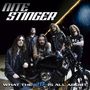 "NITE STINGER" und "WHAT THE NITE IS ALL ABOUT". Fünf Männer in Lederjacken posieren mit einem Motorrad.