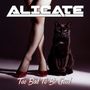 Text: "ALICATE" oben, "Too Bad To Be Good" unten. Beine in Netzstrümpfen mit roten Schuhen, schwarze Katze daneben.