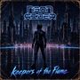 „Neon Rider“ in blau, „Keepers of the Flame“ unten. Silhouette einer Person vor futuristischer Stadt bei Nacht.