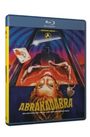 Text: "ABRAKADABRA". Eine Illustration zeigt Hände über einem Gesicht mit Karten und mystischem Hintergrund. Blu-ray-Hülle.