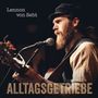 Text: "Lennon von Seht" und "ALLTAGSGETRIEBE". Schwarz-weiß Aufnahme eines bärtigen Mannes mit Gitarre am Mikrofon.
