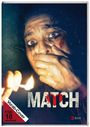 "Vorab-Cover, FSK 18 beantragt, MATCH." Eine ängstliche Person hält sich den Mund zu; eine brennende Streichholz.