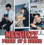 NECHAZZ PIECES OF A DREAM. Drei Männer: einer spielt Gitarre, einer Saxophon, einer telefoniert im Studio.