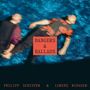 BANGERS & BALLADS in orangem Quadrat; darunter die Namen Philipp Schiepek und Lorenz Widauer. Zwei Personen treiben auf Wasser.