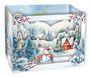 Illustration: Winterlandschaft mit Dorf, Schnee und Schneemann. Kinder spielen, rote Beeren, Tannenbäume, Schlitten am Himmel.