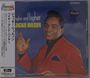 Texte: "higher and higher", "JACKIE WILSON". Ein Mann in einem roten Anzug lächelt und gestikuliert vor einem blauen Hintergrund.