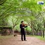 "J.S. Bach. 3 Sonatas and 3 Partitas for Solo Violin. Sukeyuki Iwatani." Violinist im Wald unter grünen Bäumen.