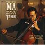 "YO-YO MA SOUL OF THE TANGO" oben, "THE MUSIC OF ASTOR PIAZZOLLA" unten. Ein Mann spielt Cello. Elegant gekleidet.