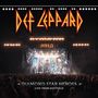 "Def Leppard" und "Diamond Star Heroes Live from Sheffield" auf einer beleuchteten Konzertbühne mit jubelndem Publikum.