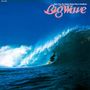 Oben in rosa Schrift: "Music From The Original Motion Picture Soundtrack Big Wave". Ein Surfer reitet eine riesige blaue Welle.
