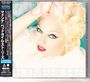 Texte: MADONNA, BEDTIME STORIES, MADONNA COLLECTION. Eine Frau mit blonden Haaren und roten Lippen schaut verträumt.