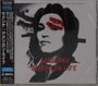 "Madonna American Life" in roten Buchstaben. Schwarz-weißes Porträt mit rotem Streifen über den Augen. Japanischer Text links.