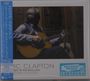 "Eric Clapton: Lady in the Balcony: Lockdown Sessions." Ein Mann mit Gitarre sitzt in einem dunklen Raum.