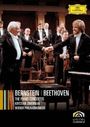 BERNSTEIN | BEETHOVEN, THE PIANO CONCERTOS, KRYSTIAN ZIMERMAN, WIENER PHILHARMONIKER. Zwei Männer schütteln sich die Hand vor einem Orchester.