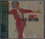 „JUNE'S GOT RHYTHM“ in roter und schwarzer Schrift steht neben einer Illustration einer lachenden Frau in rot. Japanischer Text links.