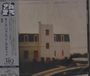 "The Survivors' Suite", "Keith Jarrett". Ein Herrenhaus mit weißen Wänden und dunklem Dach. Japanische Schriftzeichen auf der linken Seite.