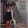 Albumcover: "Big Hits (High Tide and Green Grass) The Rolling Stones". Personen stehen am Wasserufer, Japanische Schrift.