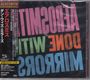 Links steht vertikal japanischer Text. Rechts groß: "AEROSMITH DONE WITH MIRRORS" in bunten Buchstaben.