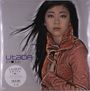„Utada Exodus“ in lila und grauer Schrift. Eine Frau mit langen, dunklen Haaren trägt eine orange Jacke.