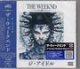 „THE WEEKND“ steht oben. Illustration eines Gesichts mit blauen Mustern, von schwarzen und blauen Haaren umgeben. Japanische Texte.