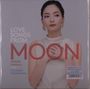 Text: "LOVE SONGS FROM MOON" und "MOON haewon with Tsuyoshi Yamamoto." Frau in elegantem Outfit schaut zur Seite.