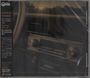 Text: Aspen Creek - We Chase the Rising Sun. Im Hintergrund Autoinnenraum, Vintage-Radio, Sonnenuntergang.